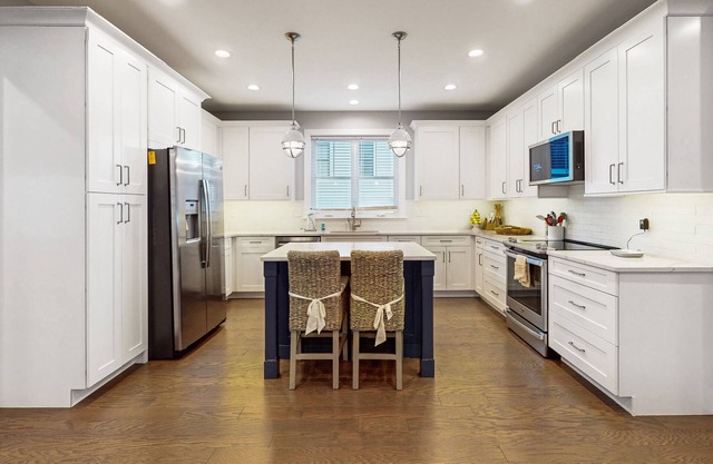 Dog-friendly 2-story home w/private backyard, patio, outdoor dining area, AC