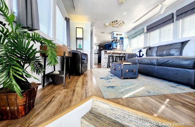 ★ 2 Story Houseboat ★ Kayak/Fish + Pets