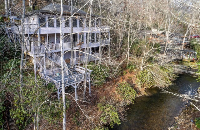 2-story waterfront home with mountain & creek views, decks, grill, fireplace, AC