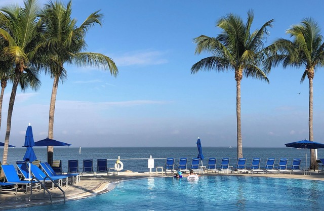 2 Sunlit Rooms: Pool, Gulf View & Captiva’s Shoreline Steps