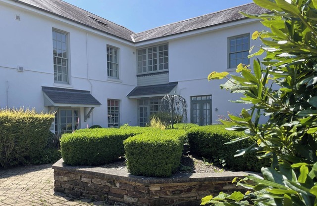 2 THE MANOR HOUSE, HILLFIELD VILLAGE, family friendly in Dartmouth
