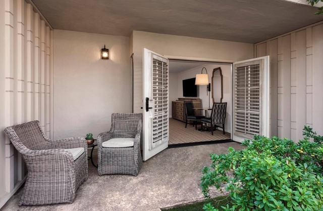 2 Units, Comfortable 2 Queen Room with Patio and Tranquil Views