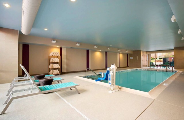 2 Units Conveniently Located Near Piedmont Triad Airport. Free Breakfast, Pool!