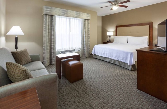 2 Units Near Rochester Baseball Complex, Free Breakfast, Pool!