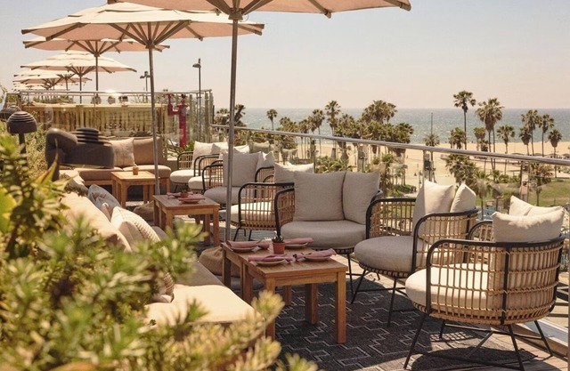 2 Venice Rooms | Balcony | Kitchen | Rooftop | Free Breakfast | Beach Steps Away
