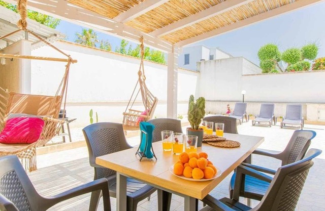 Modernes türkisfarbenes Haus - STRAND UNTEN ZU HAUSE