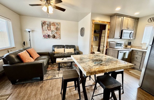 #2 W/Balcony & Garage, Dog Friendly