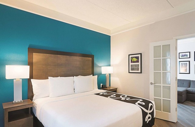 2 x King Bed Deluxe Suite, Pool View at La Quinta Inn by Wyndham Orlando UCF