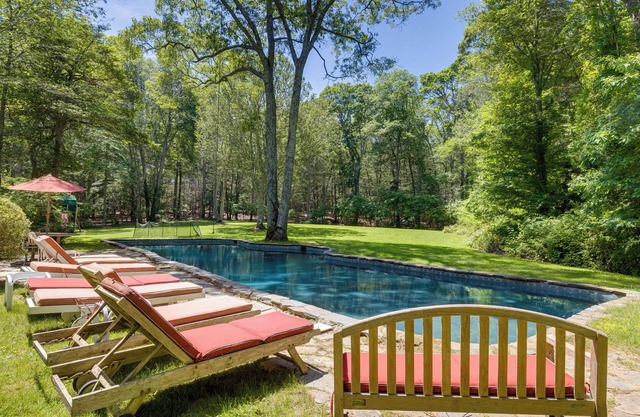 20-Acre Hamptons Nature Escape w/Hot Tub & Pool