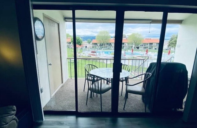 #20 Condo near large pool & shuttle to Gorge Amp-book separately