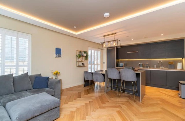 Entire Apartment - City Centre - Free Parking