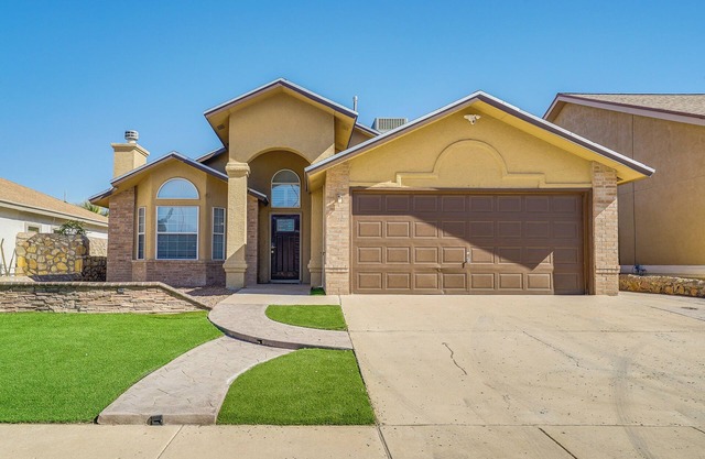 20 Mi to Dtwn El Paso: Pet-Friendly Retreat!