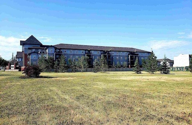 20 minutes to Airport - 2 bedrooms 2 bath - marble titled bed rooms