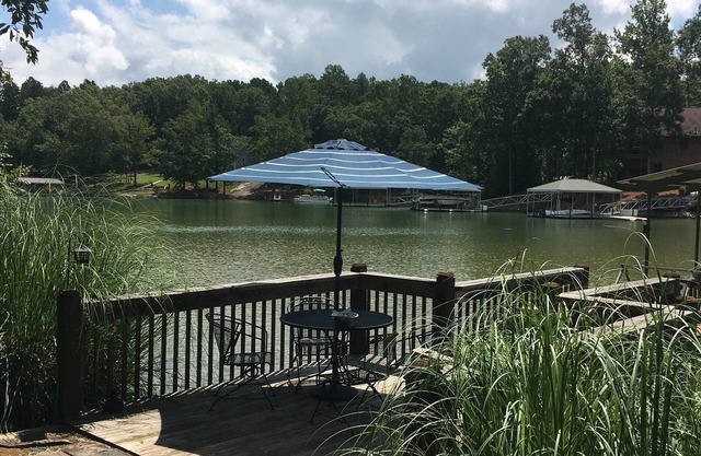 20 Minuten nach Clemson - 4 BR / 3 BA Waterfront umgebaut