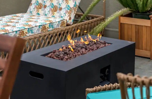 20 minutes to SF, One block to the beach, fire pit on expansive deck