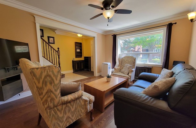 20 Minutes to Woodbine Beach - 3BR-Family Friendly Home in Heart of Leslieville