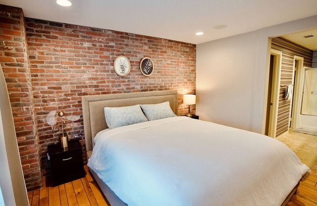 20% OFF Monthly / Fully Furnished /Near School / Garage Parking / Safe Community