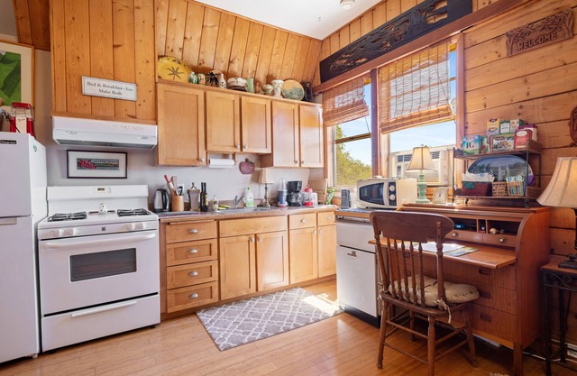 20% off NEW LISTING Bkngs. Estate Winery & Inn, hiking, pool, hot tub, sauna