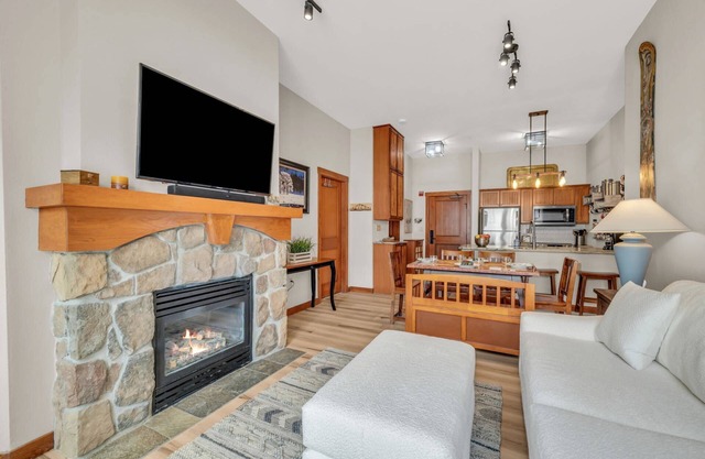 Ski in/Ski out, Charming Solitude Village Condo: Pool, Hot Tub, Free Ski Rental, Game Room!