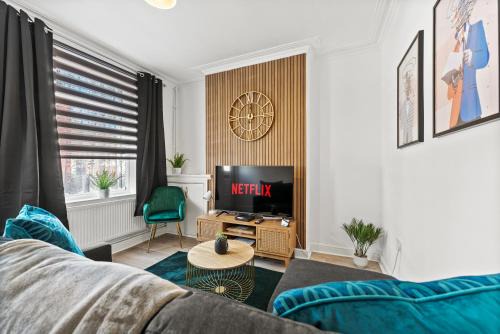 20 percent off! Boutique Doncaster Abode - Sleeps 6!