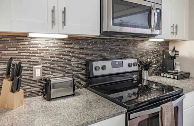 #201 amazing location Delmar Loop 🌹🌹🌹
