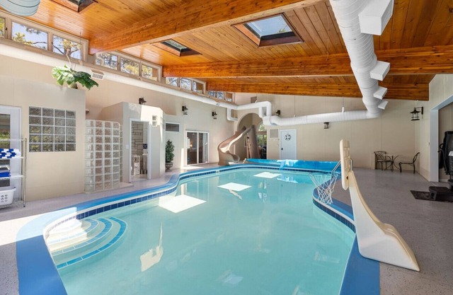 201 S berry · lNDOOR POOL! The FUN house