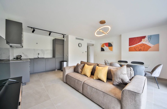 202 69-Apartment-Elitär-Ensuite Bad-Balkon