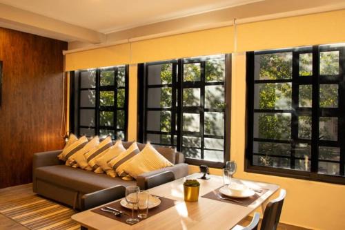 202 Walk the City Center 1bdrm 2bath AC Apt