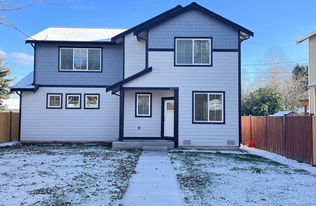 2022 built Cozy Modern home with large backyard