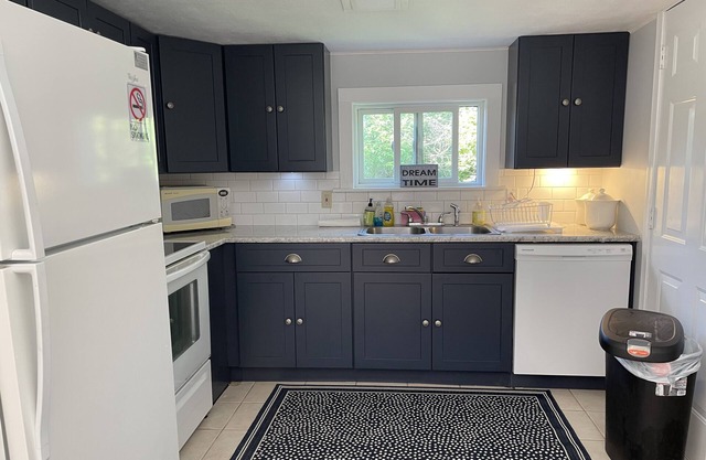 Efficiency Cottage in Beach Community
