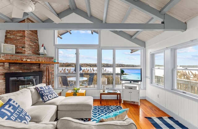 2025 Foremast: Charming Cottage w/ Panoramic Town Cove Views, Pet Friendly!