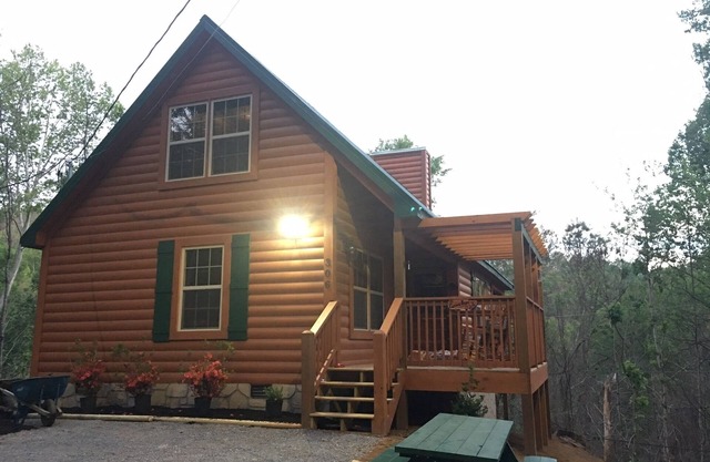 Entspannen und genießen Sie die Curious Bear Cabin in Gatlinburg Private Perfect Location!