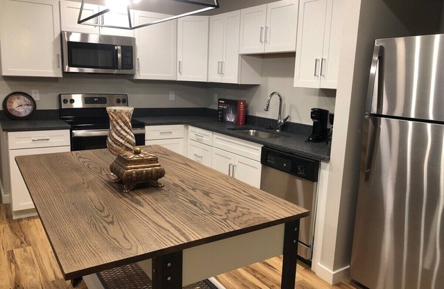 204 New Downtown living - Queen - Wi-fi