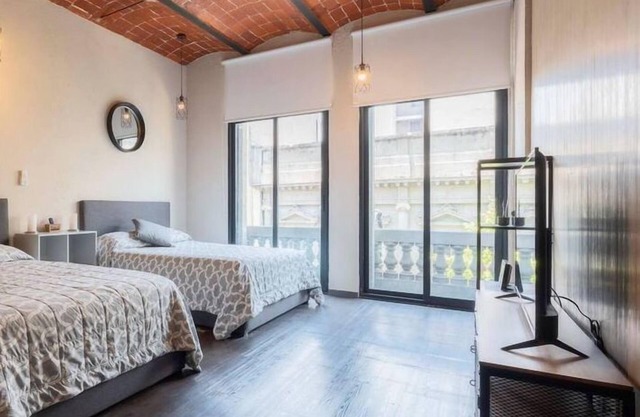 205 Zocalo Cathedral 2bdrmB 2Bath fits 10 AC Apt