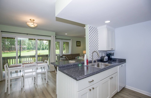 207 Linville Gardens Condo - 1 Bed/1Bath- Sleeps 2