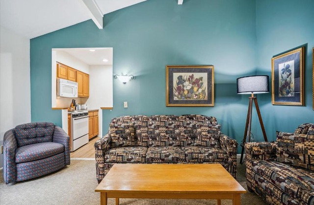 208 Cedarbrook One bedroom Queen Suite