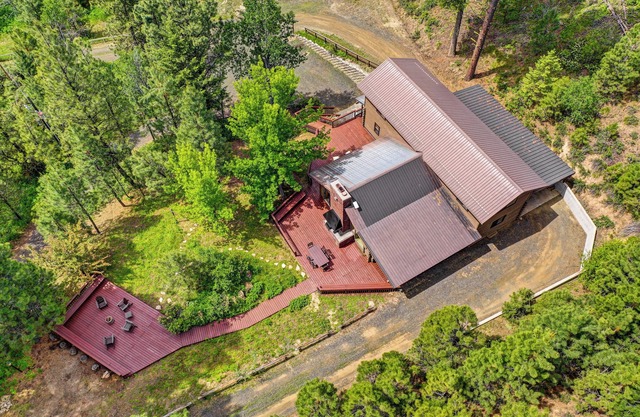 208 Escape - Quiet, private, cabin on 5-acres - Trails - WiFi - Fireplace - Family Getaway