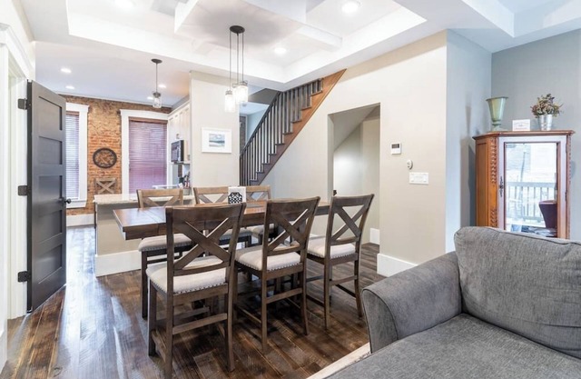 #209 Kings, River View, Deck, Bicentennial Park