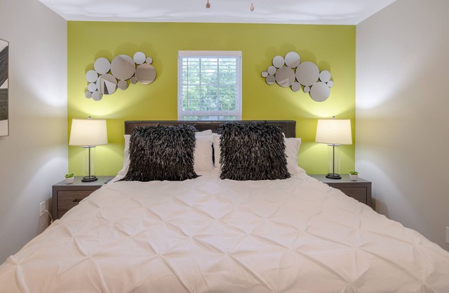 ✯20min→Lodge at Lake Bowen Commons✯King Bed✯3 TVs