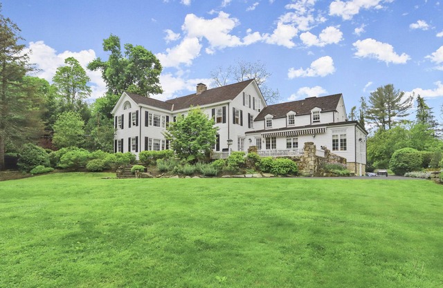 Large Gated Farm House with Huge Heated Pool on 4 Private Acres
