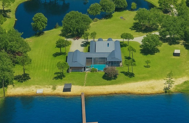 21-Acre Lakefront Paradise: Pool, Beach, Animals & Fire Pit