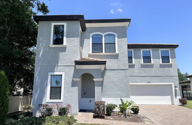 213AL: Two Story 3 bed home with pool near Legoland