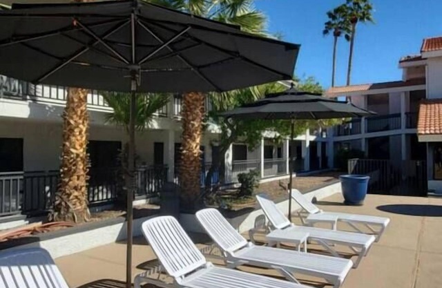 214 Cozy and stylish one bedroom -2 Beds - Pool!