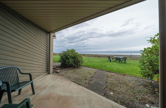 #219 Lower Beach View Suite at Shorewater Resort, Qualicum Beach