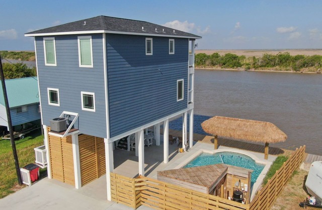 2248 Beach Road - Colorado River in Matagorda