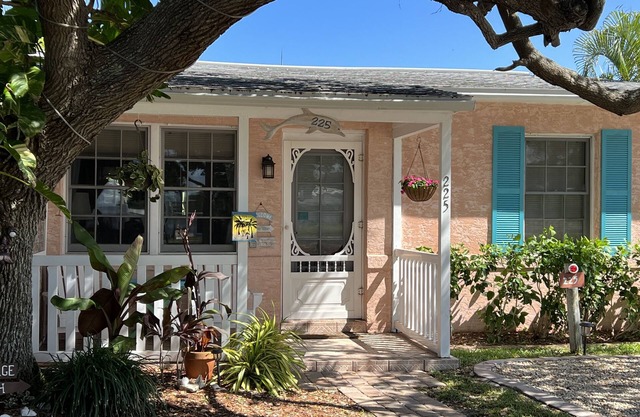 Cocoa Beach Stay Cottage Downtown 225 - Gehen Sie zum Strand!