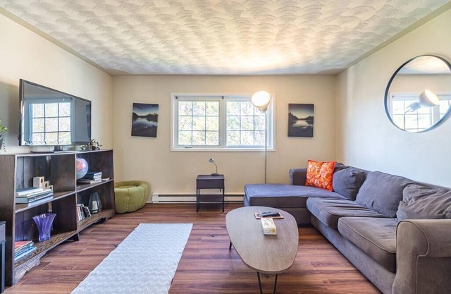 226 Cozy Work From Home Ready 2 Bdrm Apartment