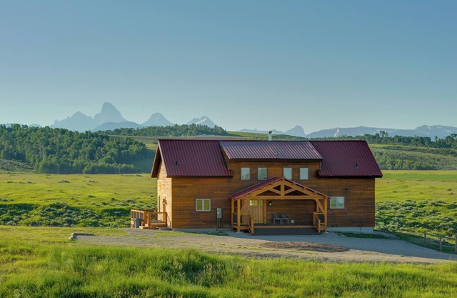 23 Mi to Targhee Skiing: Felt Cabin w/ Hot Tub!
