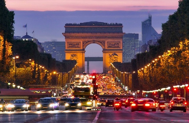 230m2 next to the prestigious Ave Montaigne-the French fashion tree lined Blvd