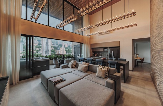 2350 sqft - 4BR Duplex with panoramic city view